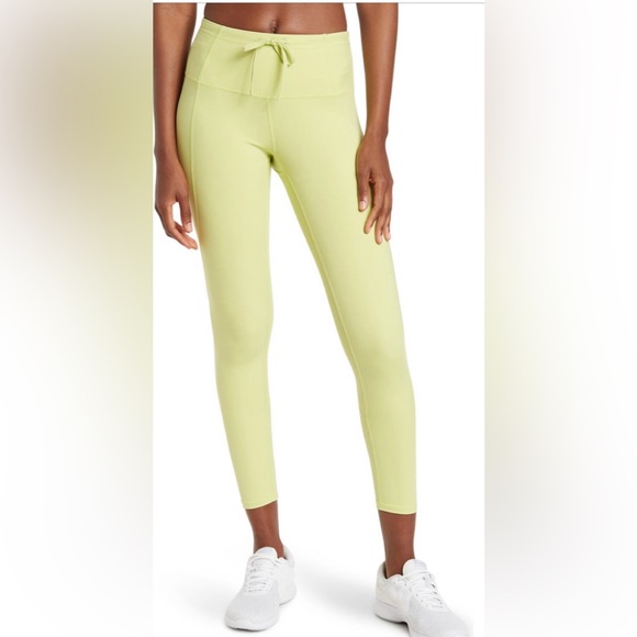 Zella Pants - Z by Zella
HW Interval
Run Leggings Celery Green